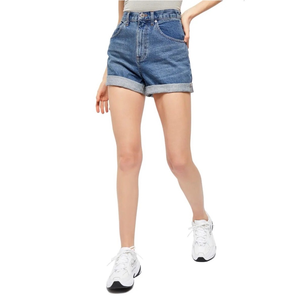 Urban Outfitters BDG Mom High-Rise Shorts - Medium Wash